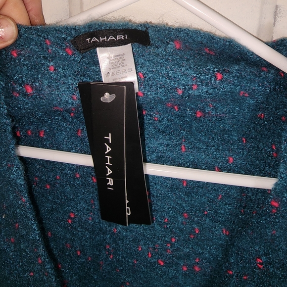 NWT Tahari Knit Wrap With Buttons Turquoise with Pink Speckles Shawl - Picture 3 of 4